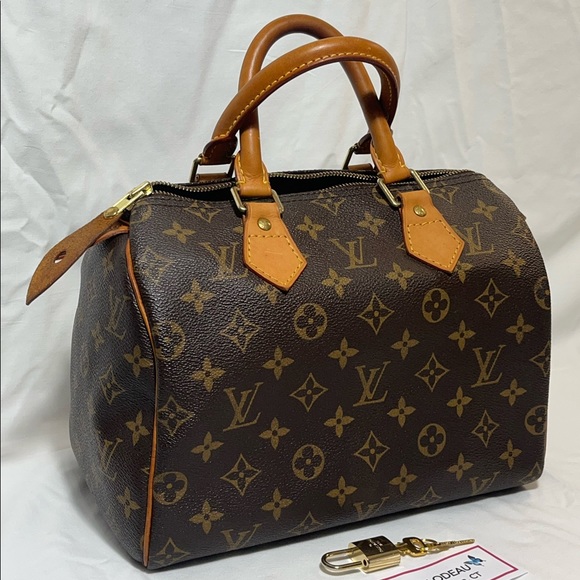 SOLD- Authentic Louis Vuitton Speedy 25 Monogram - Picture 2 of 16